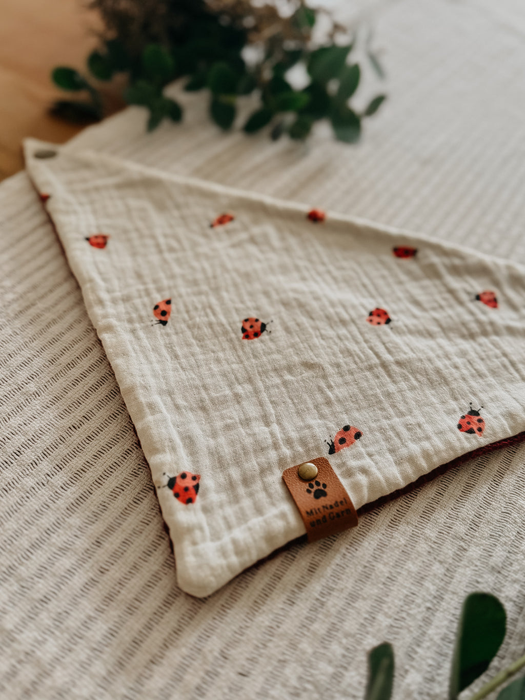 Ella-Loop - Hundehalstuch mit Marienkäfer-Design