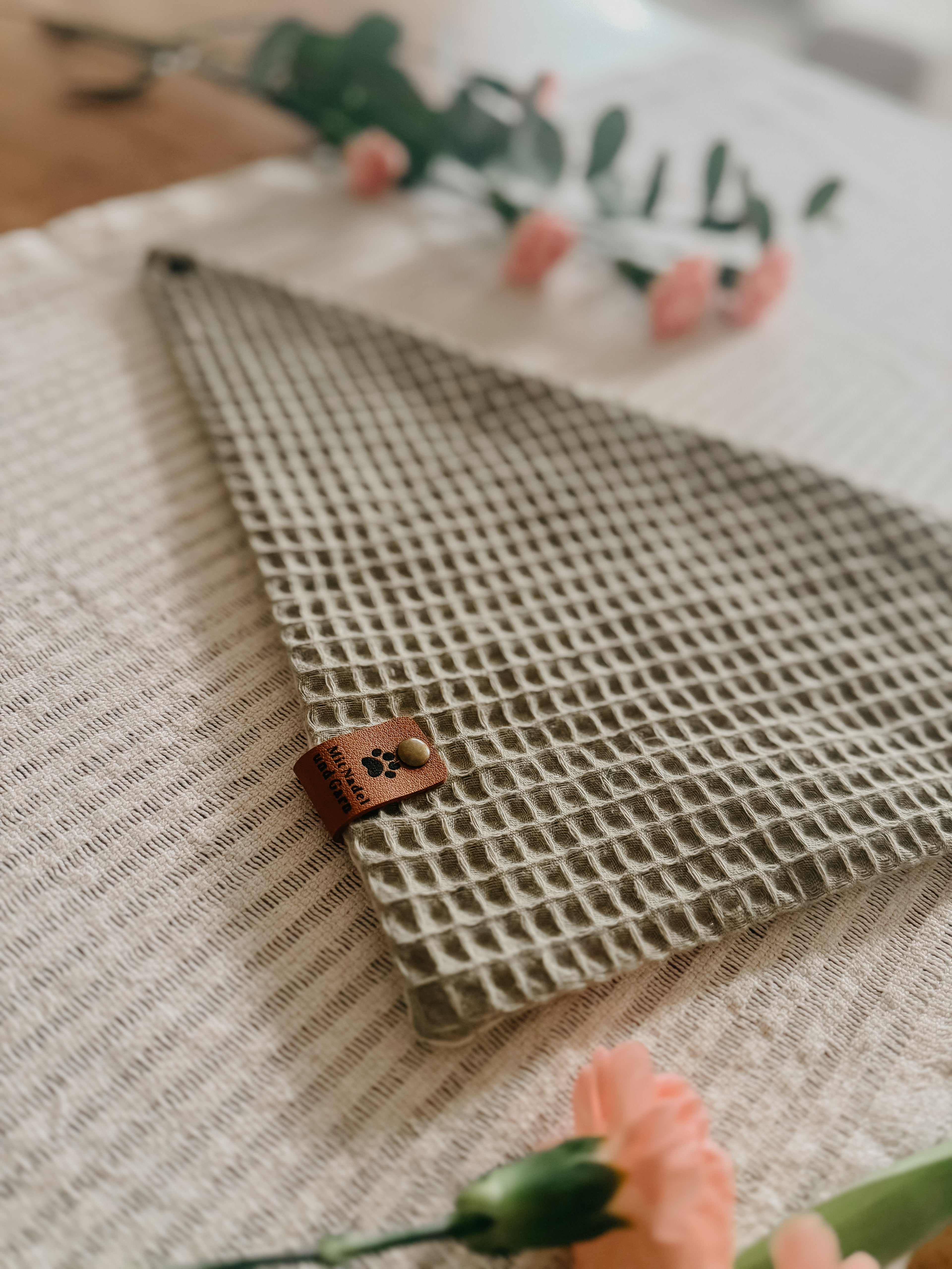 Milo-Loop - Hundehalstuch mit Zweige-Design