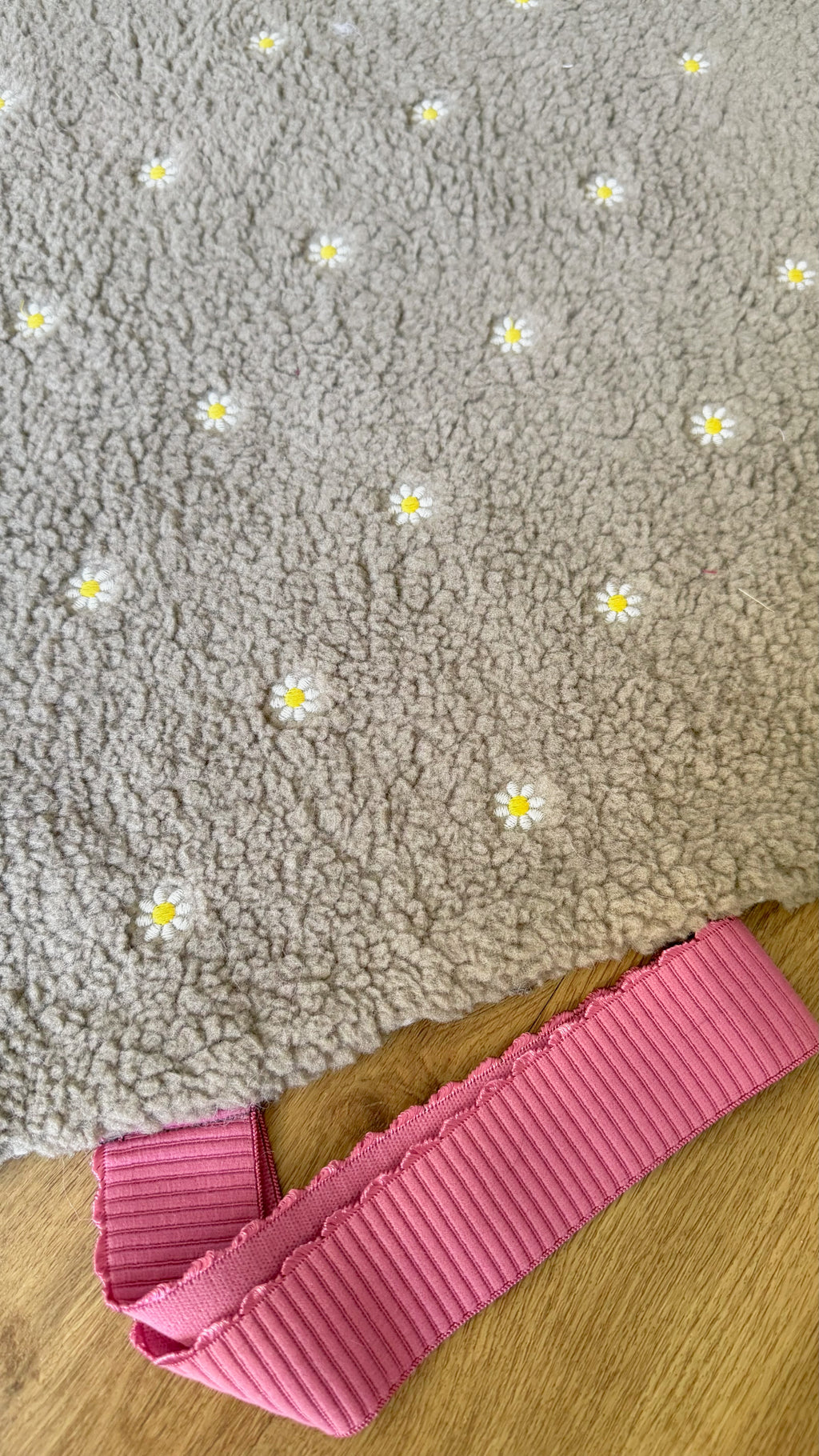 Daisy‘s Dream - Hundedecke mit Gänseblümchen-Design