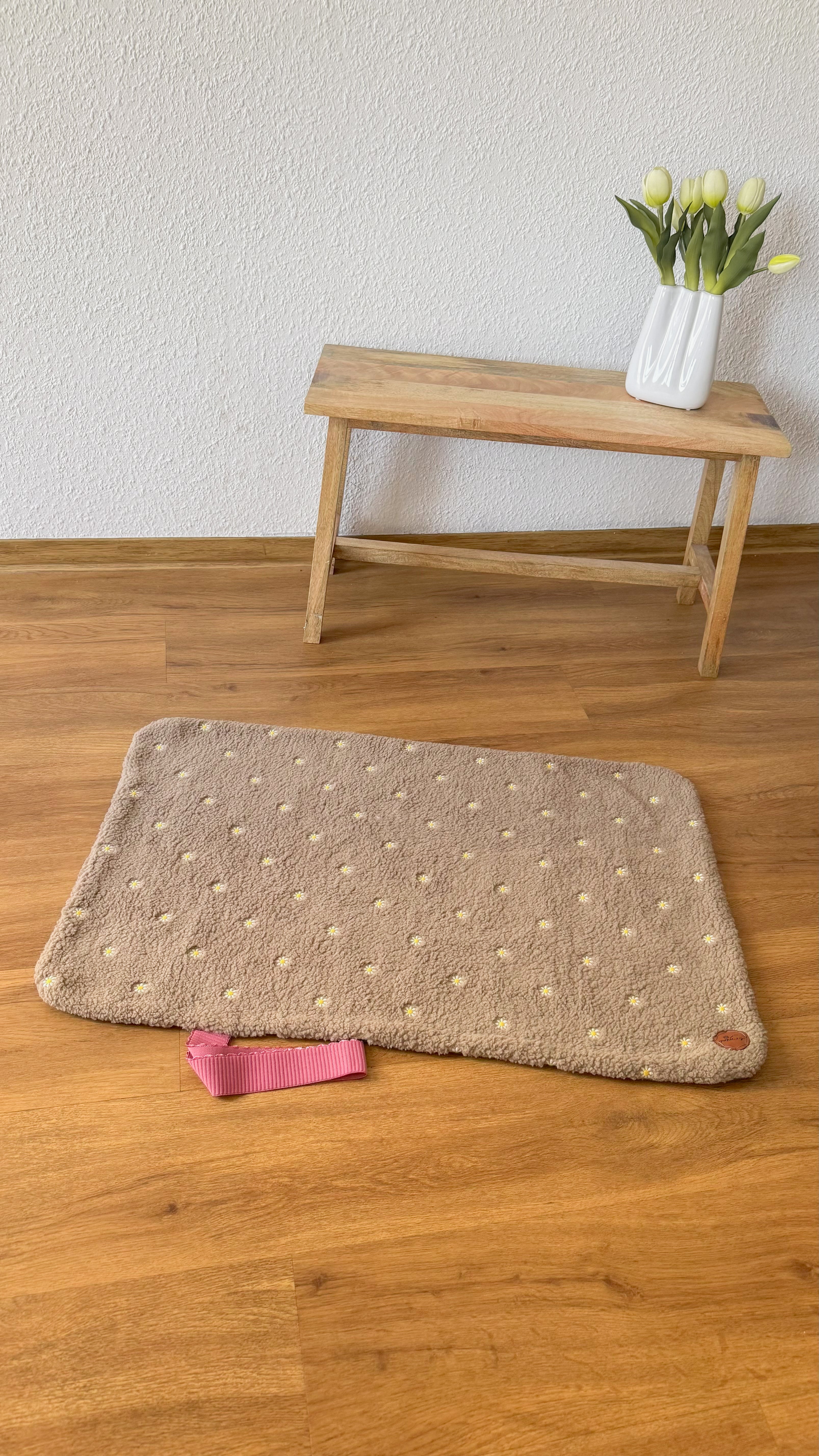 Daisy‘s Dream - Hundedecke mit Gänseblümchen-Design