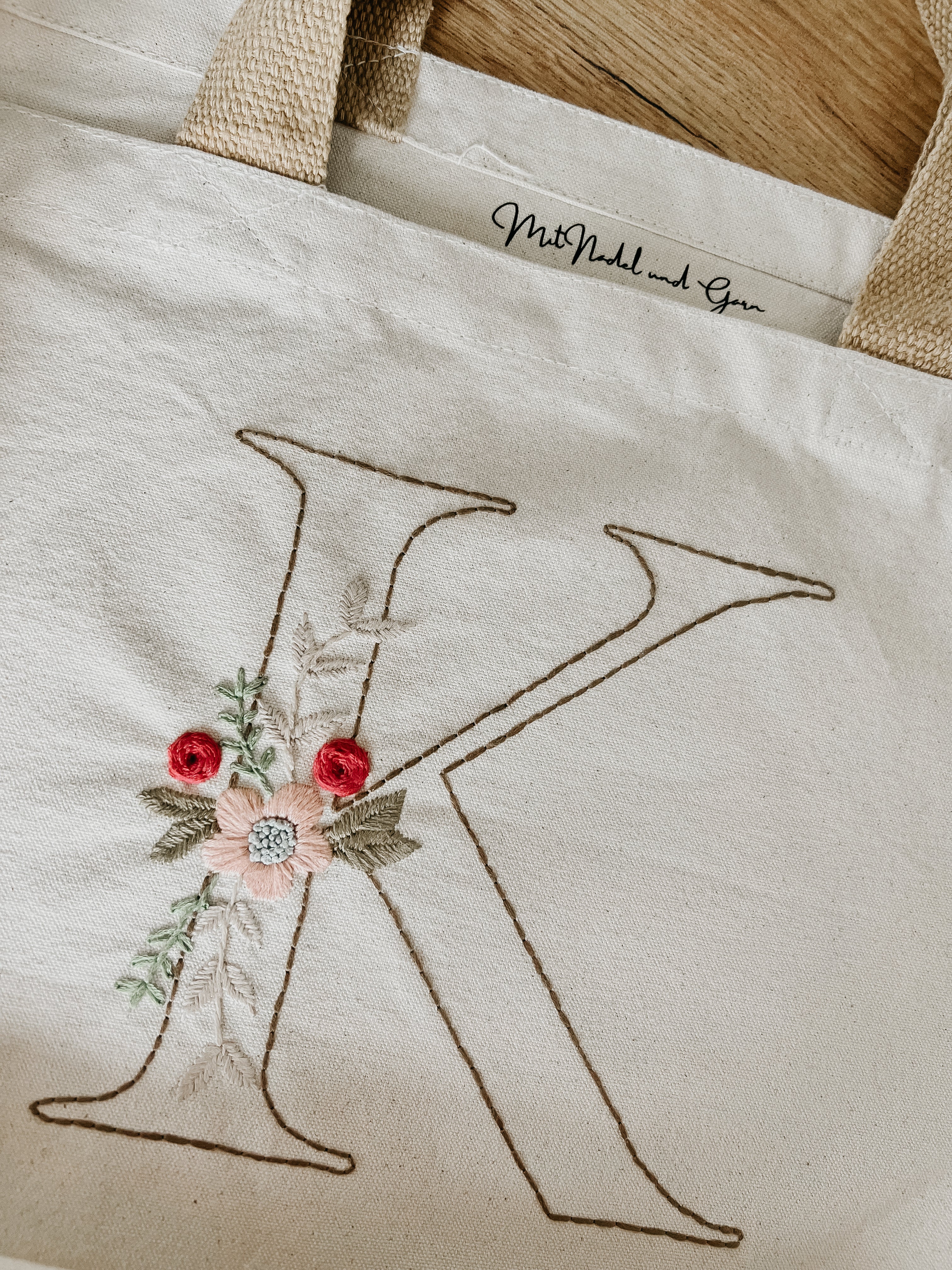 Erika Bag – Tasche mit floral verziertem Anfangsbuchstaben