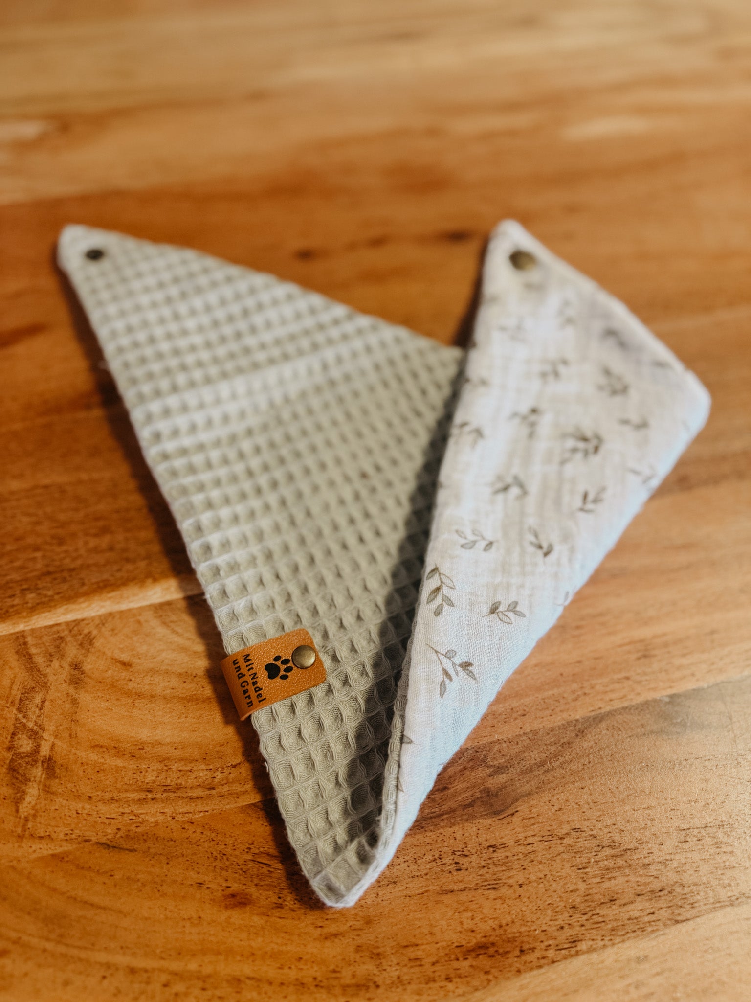 Milo-Loop - Hundehalstuch mit Zweige-Design