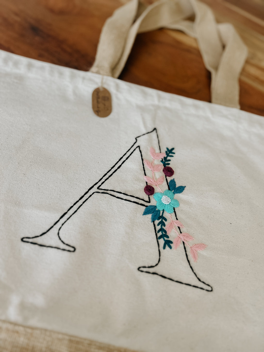 Erika Bag – Tasche mit floral verziertem Anfangsbuchstaben